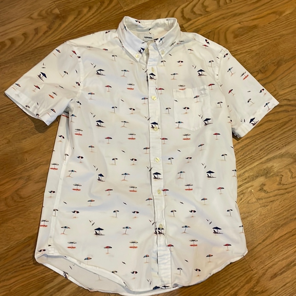 Fun summer vibes button down size M!